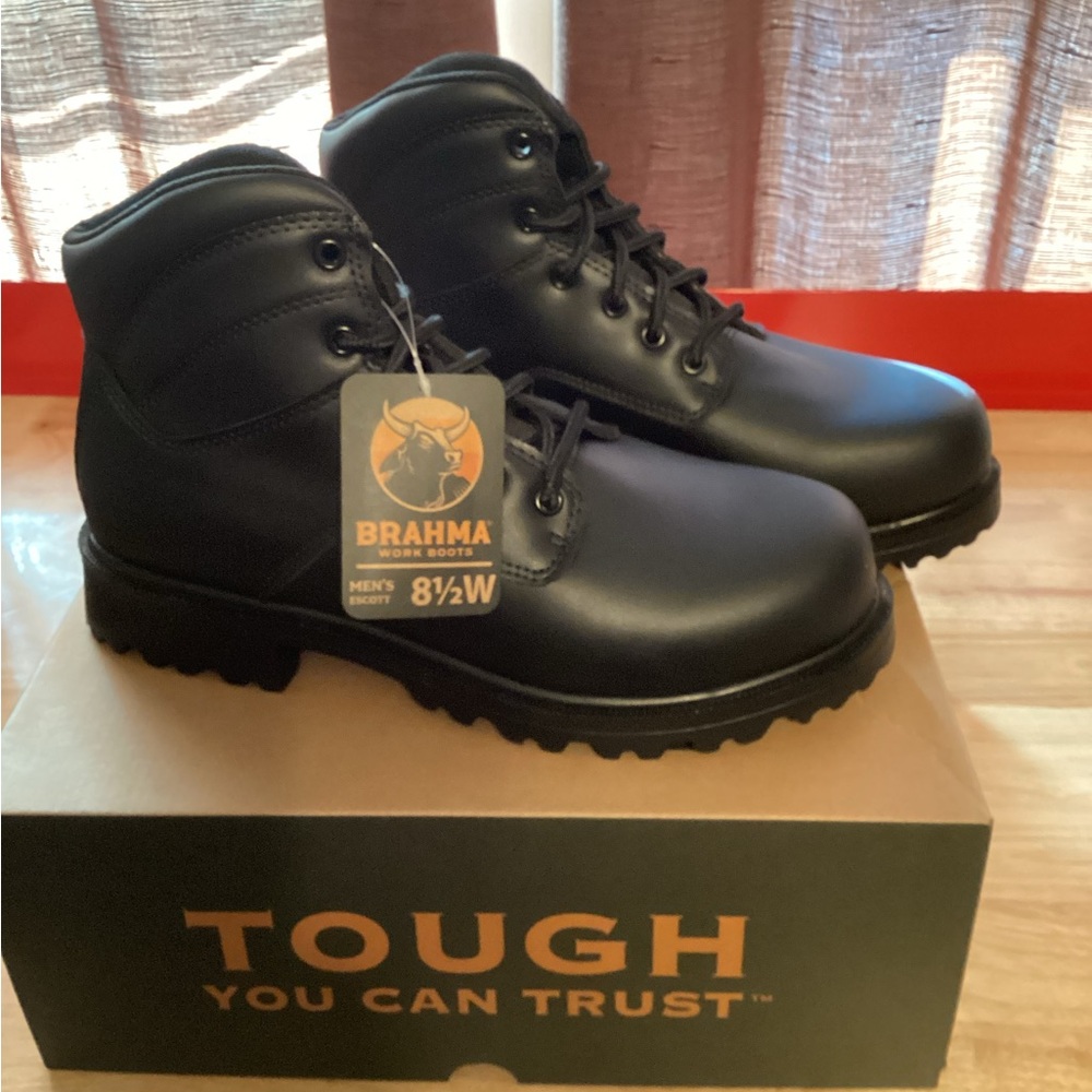 Men’s Brahma wide width work boots.